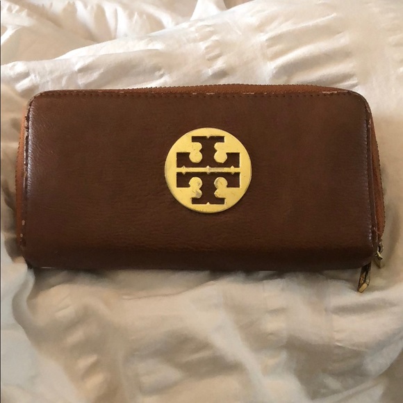 tory burch brown wallet